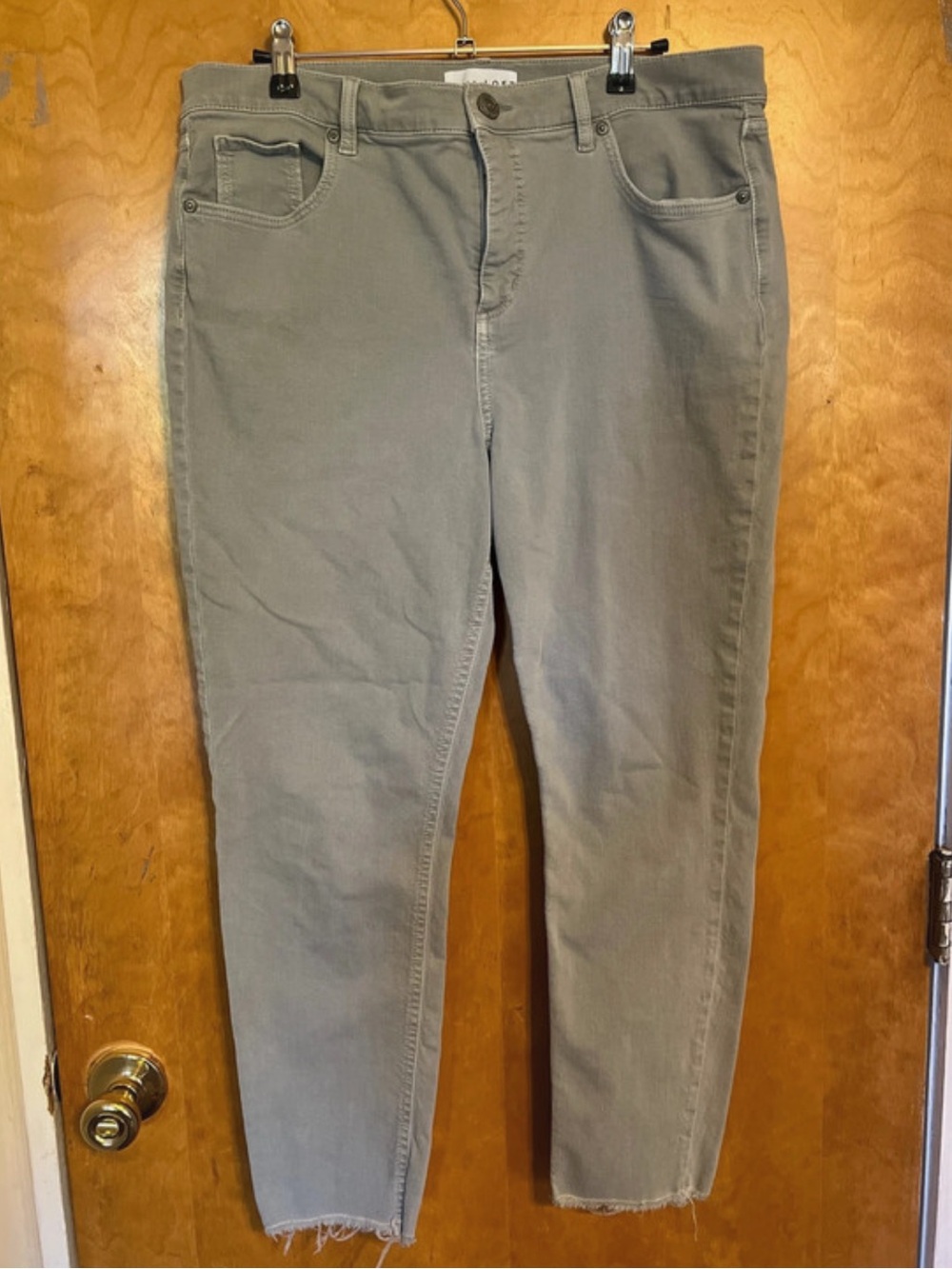 LOFT Cropped High-Rise Jeans in Light Gray